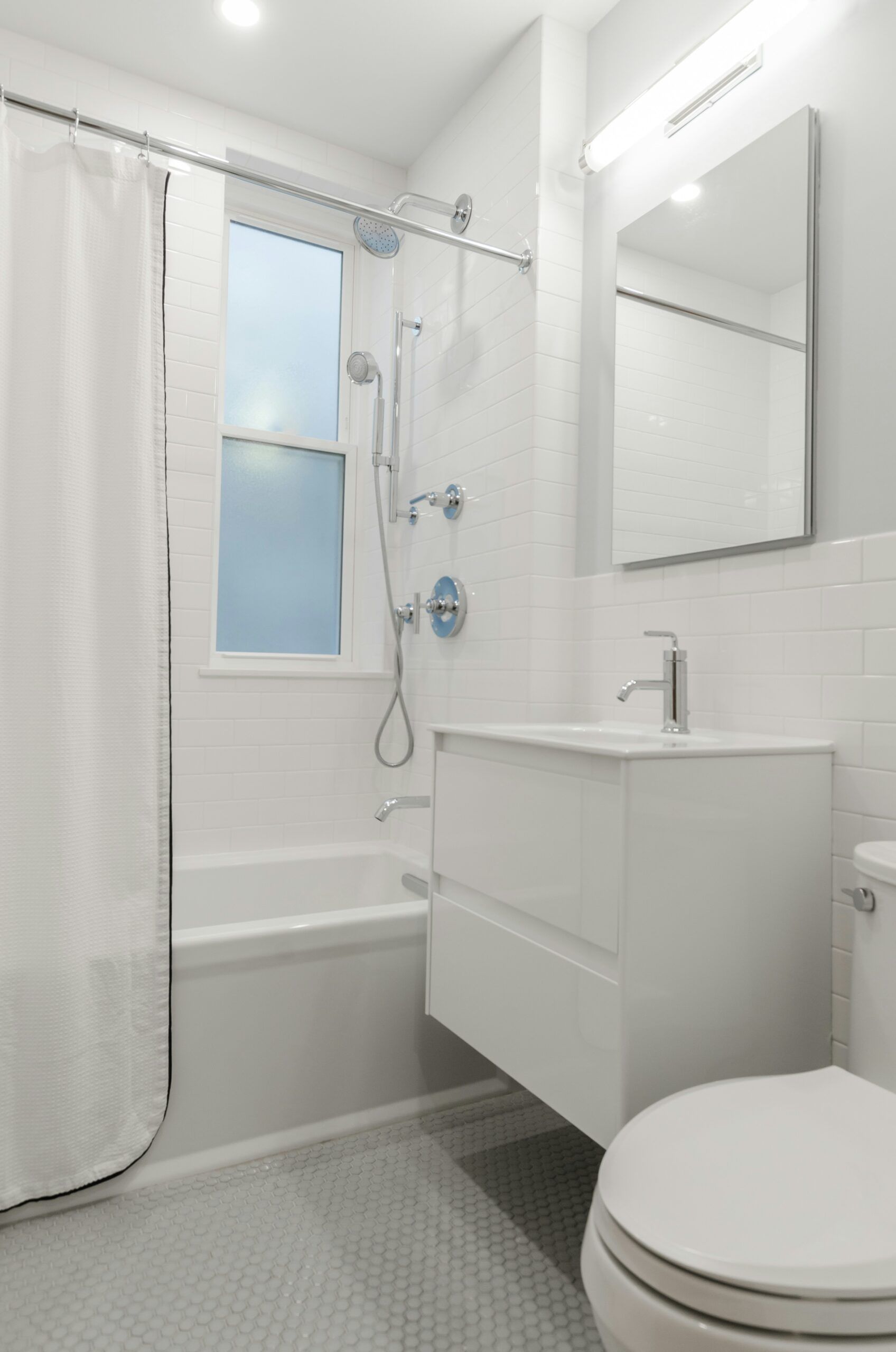 Polishing bathroom mirror to shine